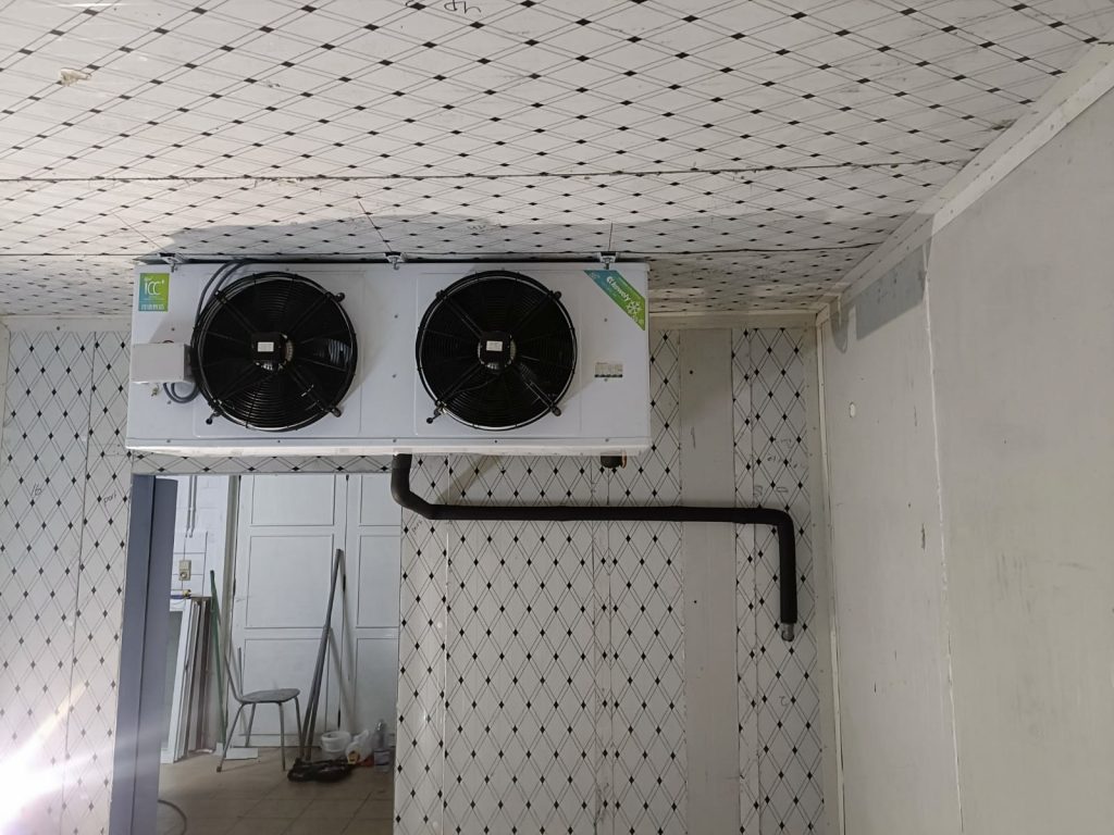 Installation d’un évaporateur double ventilateur pour chambre froide – YOU SERVICES Belgique